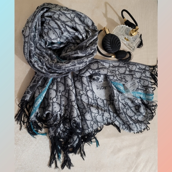 Dior Scarf - Picture 3 of 3
